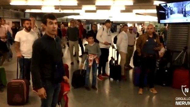 El «show» del secretario de Organización del PP de Sevilla contra la plantilla sevillista en Atocha