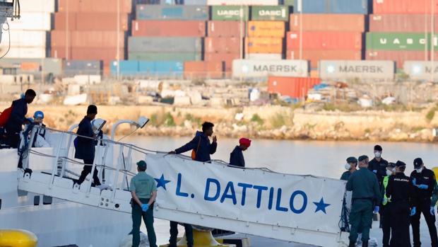 Sigue en directo la llegada del Aquarius al puerto de Valencia