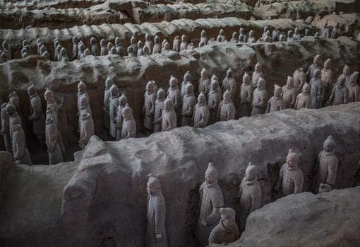 Parte del conjunto de los Guerreros y Caballos de Terracota del Mausoleo de Qin Shihuang, situado en la ciudad china de Xian (China)
