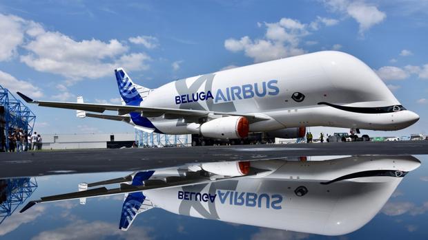 Así es el primer «BelugaXL», la enorme «ballena» de carga de Airbus
