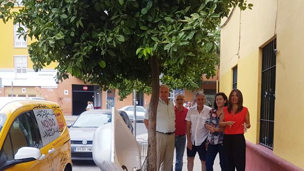 Vecinos del albergue de Sevilla: «Estamos hartos de peleas, drogas, amenazas y sexo en los portales»