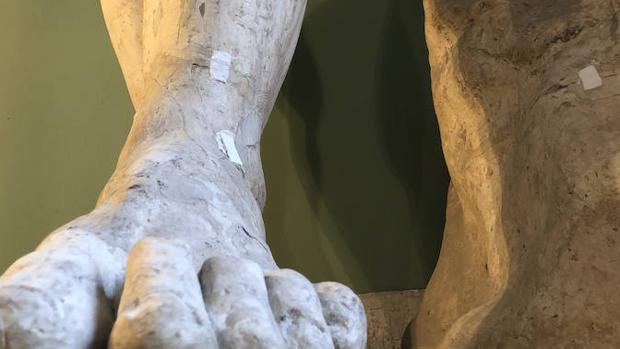 «El Ayuntamiento debería estudiar la paralización de las obras por los daños a la estatua de Hércules»