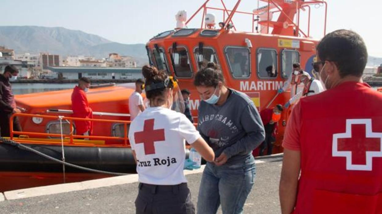 Rescate de Cruz Roja a migrantes en costas andaluzas.