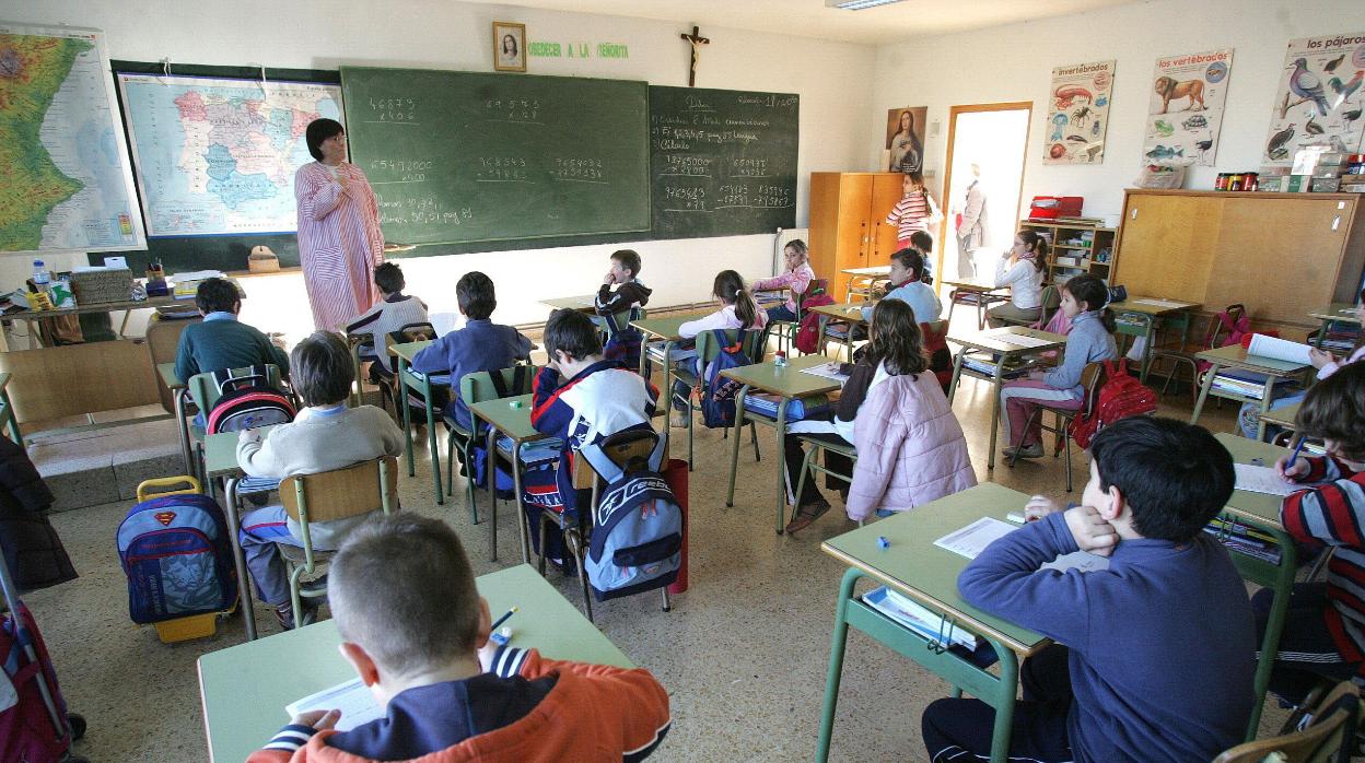 Una clase escolar en plena actividad académica antes del cierre de los colegios en marzo