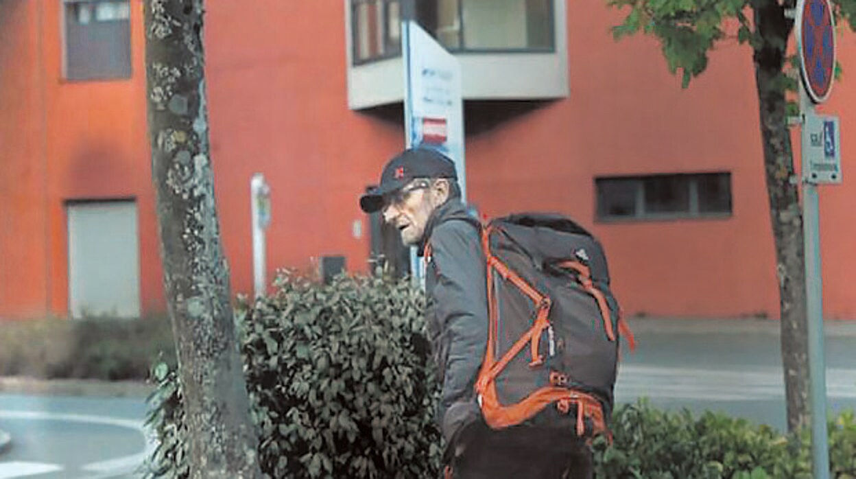Josu Ternera, en una imagen facilitada por la Guardia Civil, minutos antes de su detención en el hospital de Sallanches