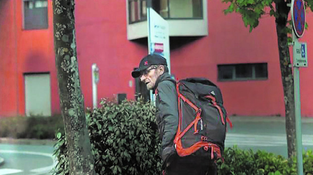 Josu Ternera, en una imagen facilitada por la Guardia Civil, minutos antes de su detención en el hospital de Sallanches