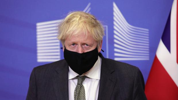 Boris Johnson cierra Londres para frenar el avance de la nueva cepa del virus que se expande con rapidez