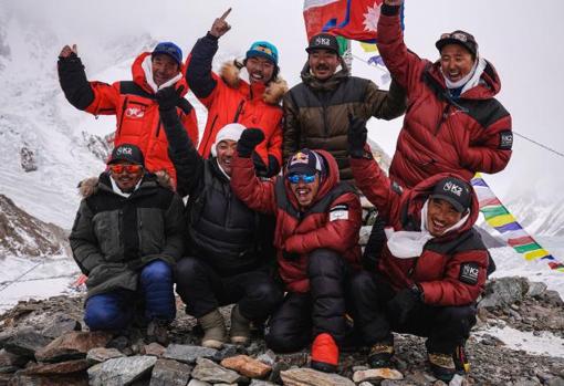 La histórica cumbre en el K2 invernal, desde la cámara de Sona Sherpa