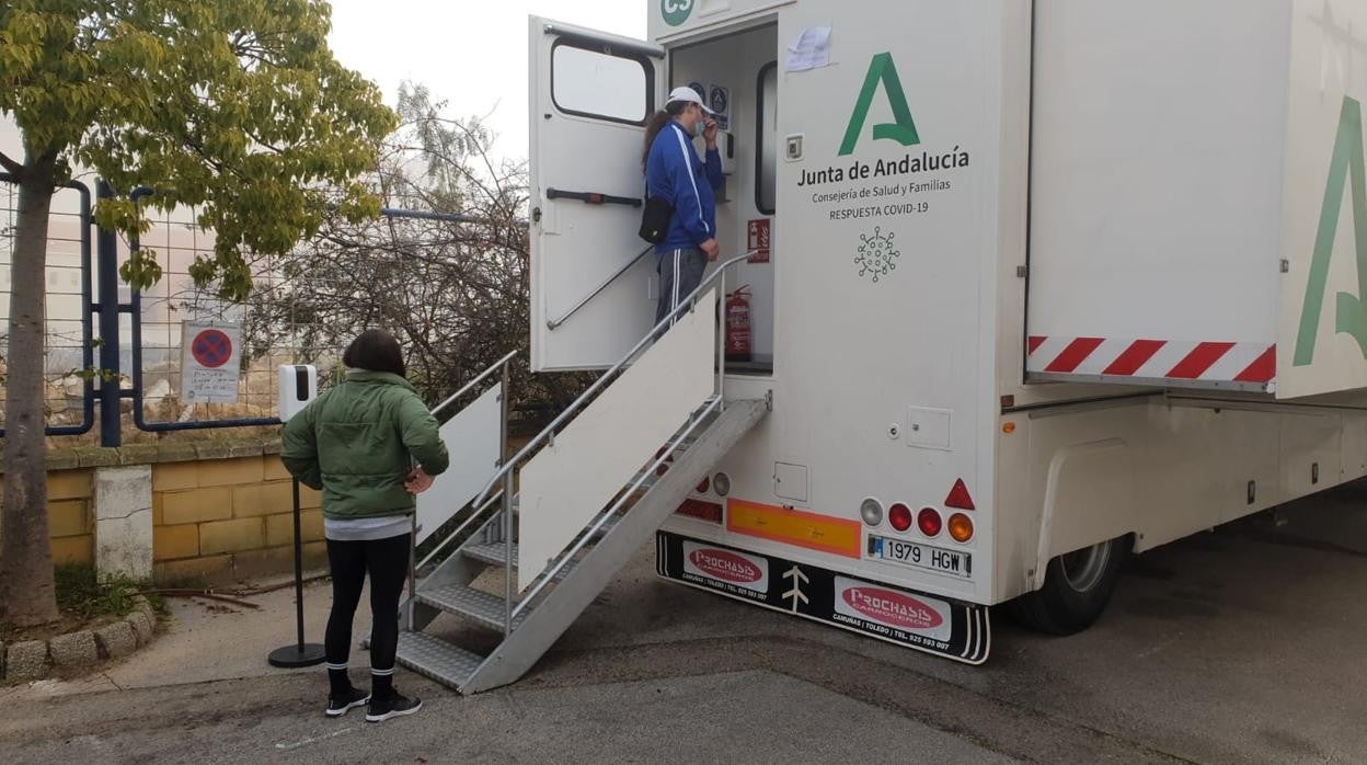 Controles en uno de los accesos a San Fernando