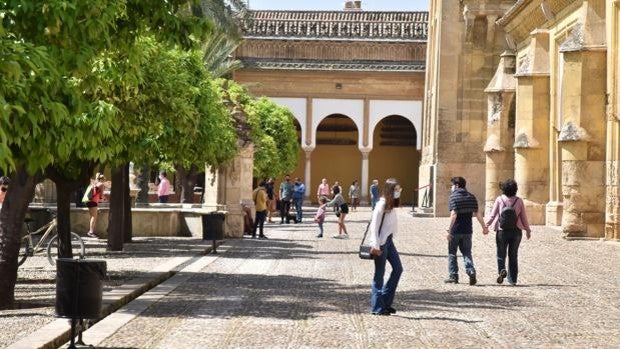 El Cabildo decide mantener abierta a las visitas la Mezquita de Córdoba los fines de semana