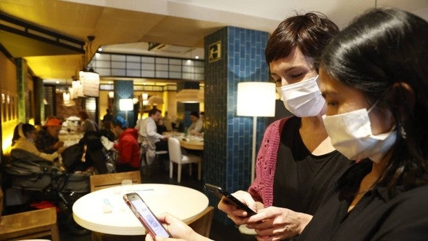 Urkullu impone el cerrojazo a la una de la madrugada