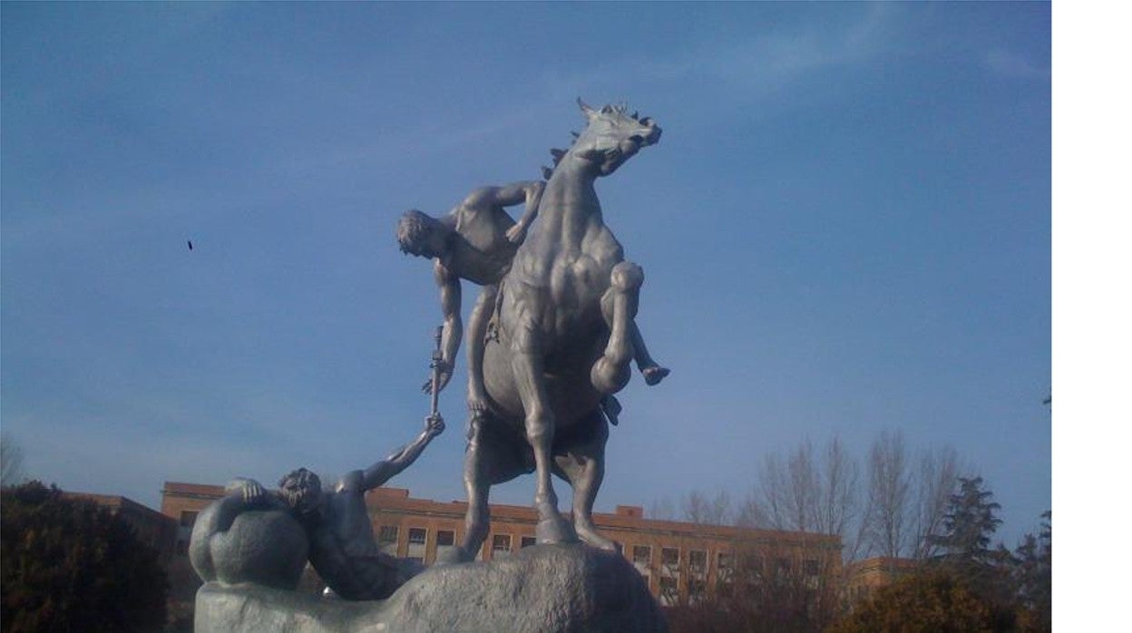 Escultura de Anna Hyatt Huntington en la Ciudad Universitaria de Madrid