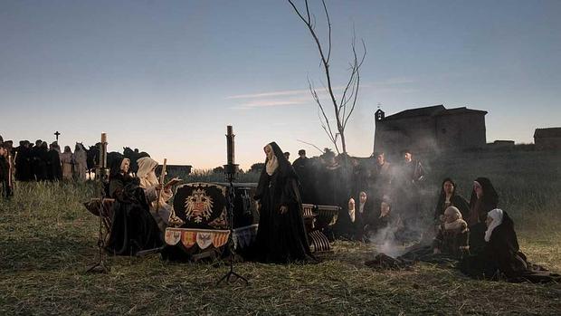 Escena del cortejo fúnebre de Felipe «el Hermoso», en «La corona partida»