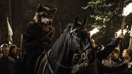 La muerte de Robb Stark incluyó una humillación junto a su lobo