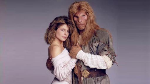 Linda Hamilton y Ron Perlman