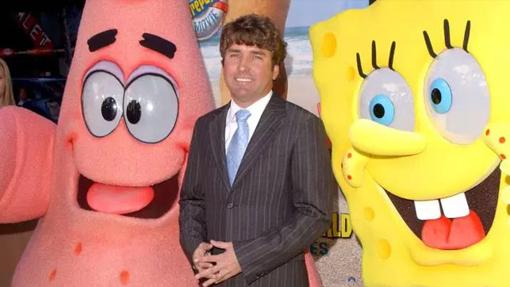 Stephen Hillenburg junto a Bob Esponja y Patricio