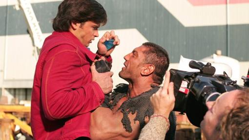 Dave Batista en el rodaje de Smallville