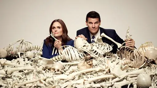 Emily Deschanel y David Boreanaz protagonizan la serie 'Bones'.