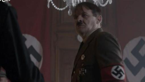 Miko Jarry es Hitler en 'El ministerio del tiempo'.