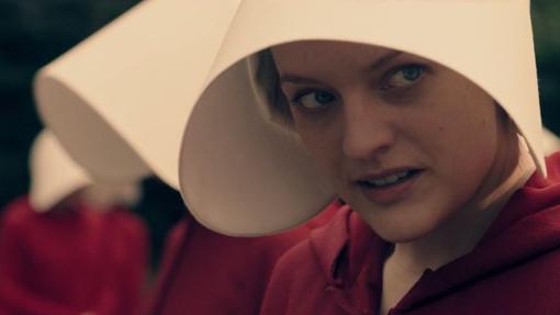 Elizabeth Moss es June en 'The Handmaid's Tale'.