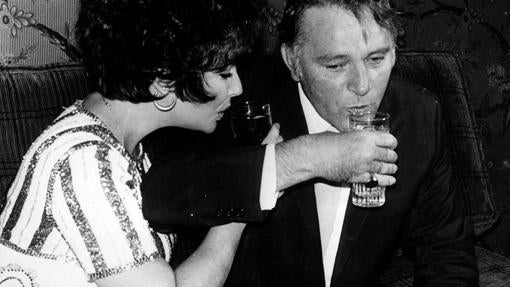 Richard Burton, junto a Elizabeth Taylor.