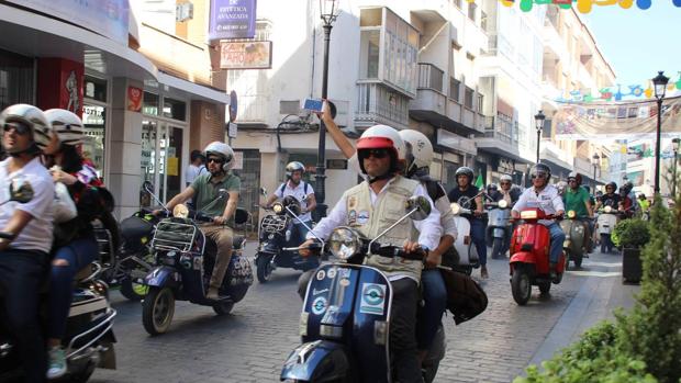 Vespa Club Sevilla: Amistad a dos ruedas