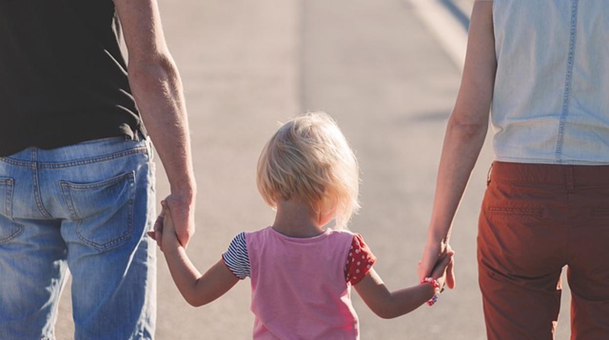 Cómo cambia la vida de las parejas españolas al convertirse en padres