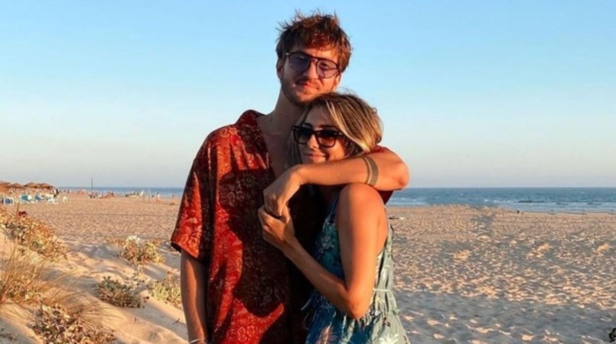 Anna Ferrer y su novio Iván Martín en Zahara de los Atunes