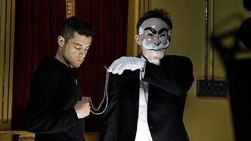 La careta de Guy Fawkes es sustituida por otra en «Mr. Robot»