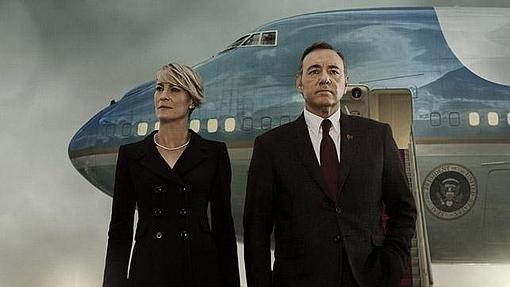 La máxima de que detras de un gran hombre hay una gran mujer también se cumple en Frank Underwood