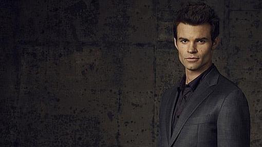 Daniel Gillies da vida a Elijah Mikaelson