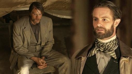 A la izquierda Jack McCall y la derecha Francis Wolcott , los personajes de Dillahunt