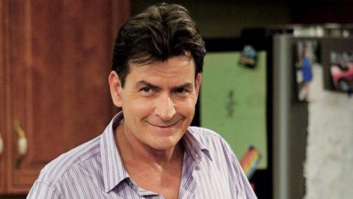 Charlie Sheen sonreía feliz por su sueldazo