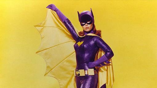 Yvonne Craig como Batgirl