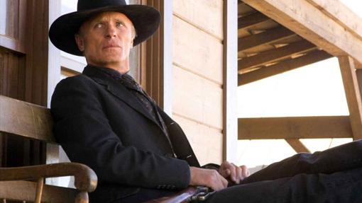 Ed Harris es un droide con pinta de vaquero chungo en Westworld