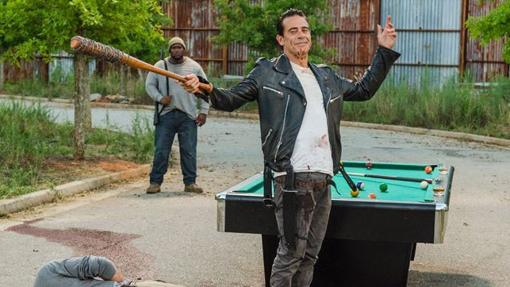 Casi nadie se había percatado de que Negan también lleva un gran machete consigo