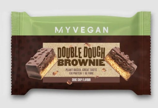 Double Dough Brownie Vegano tiene masa de cookies y brownie y es un snack perfecto para la merienda. / Myprotein