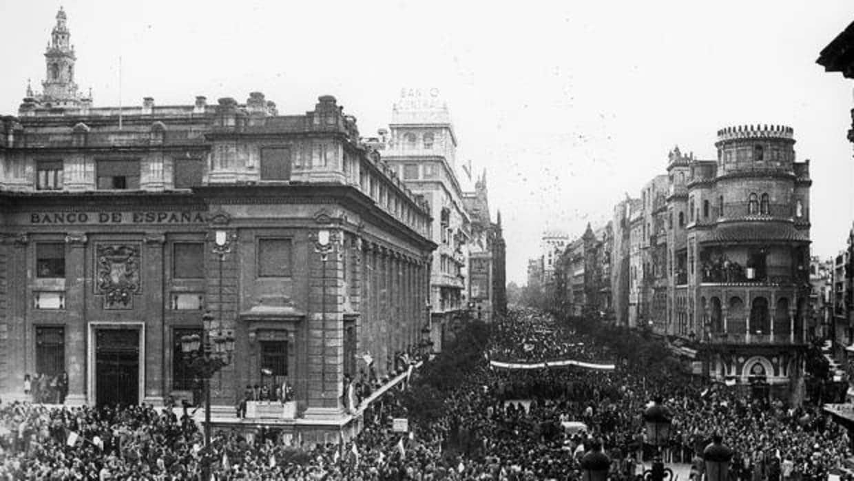 Manifestación por la Avenida el 4 de diciembre de 1977, en defensa de la autonomía de Andalucía