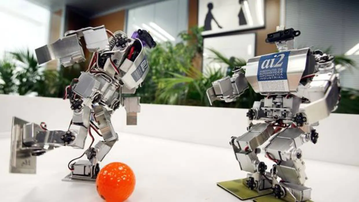 Robots juegan al fútbol en la Universidad Politécnica de Valencia