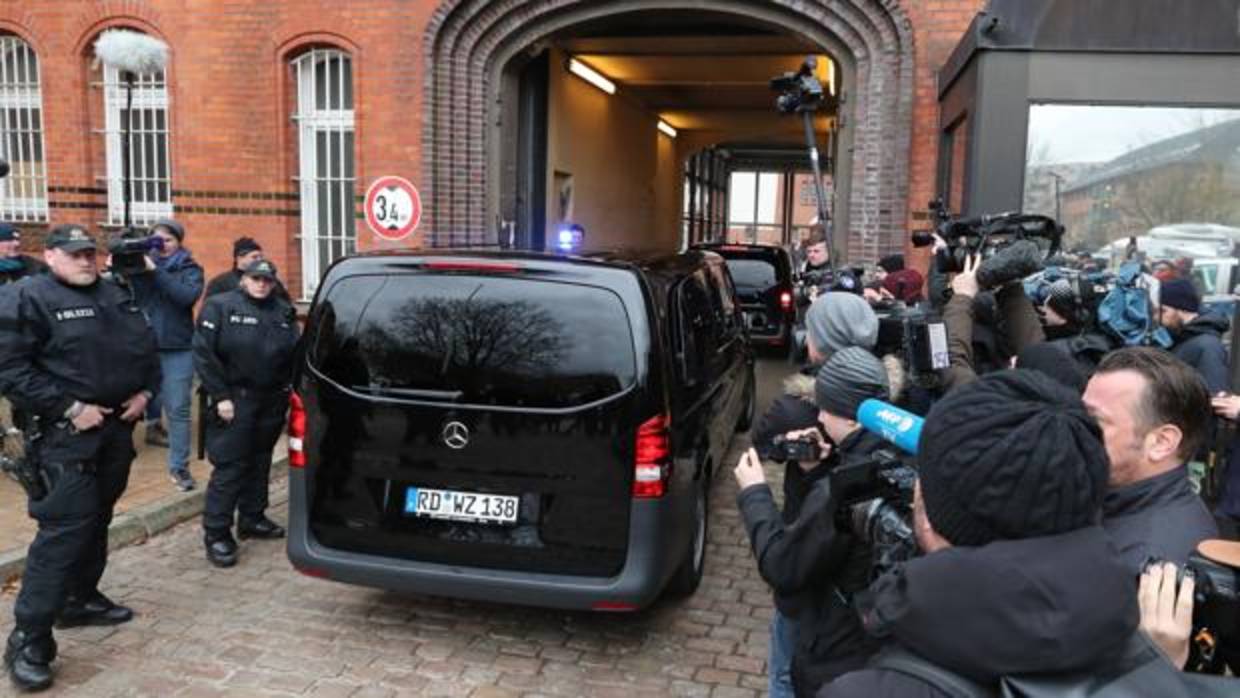 Puigdemont ingresando en la cárcel de Neumünster