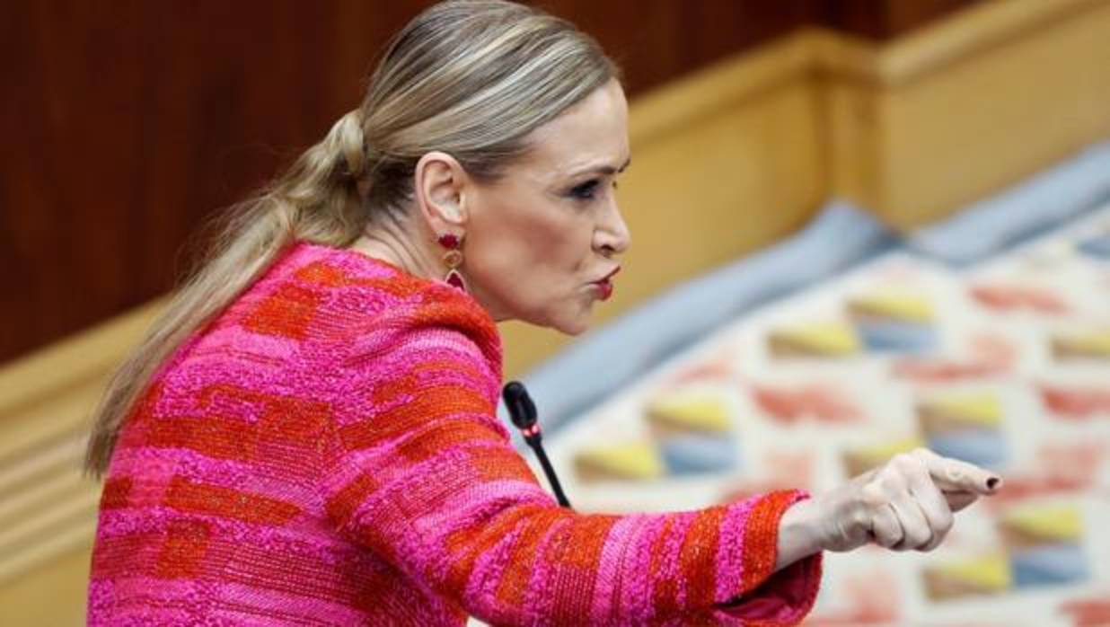 Cristina Cifuentes, durante su intervención en la Asamblea de Madrid