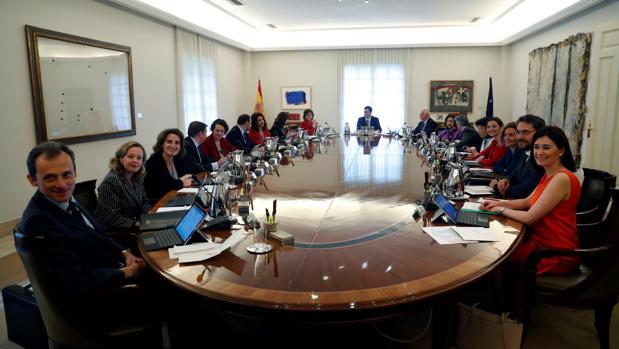 El presidente Pedro Sánchez, durante su primer Consejo de Ministros