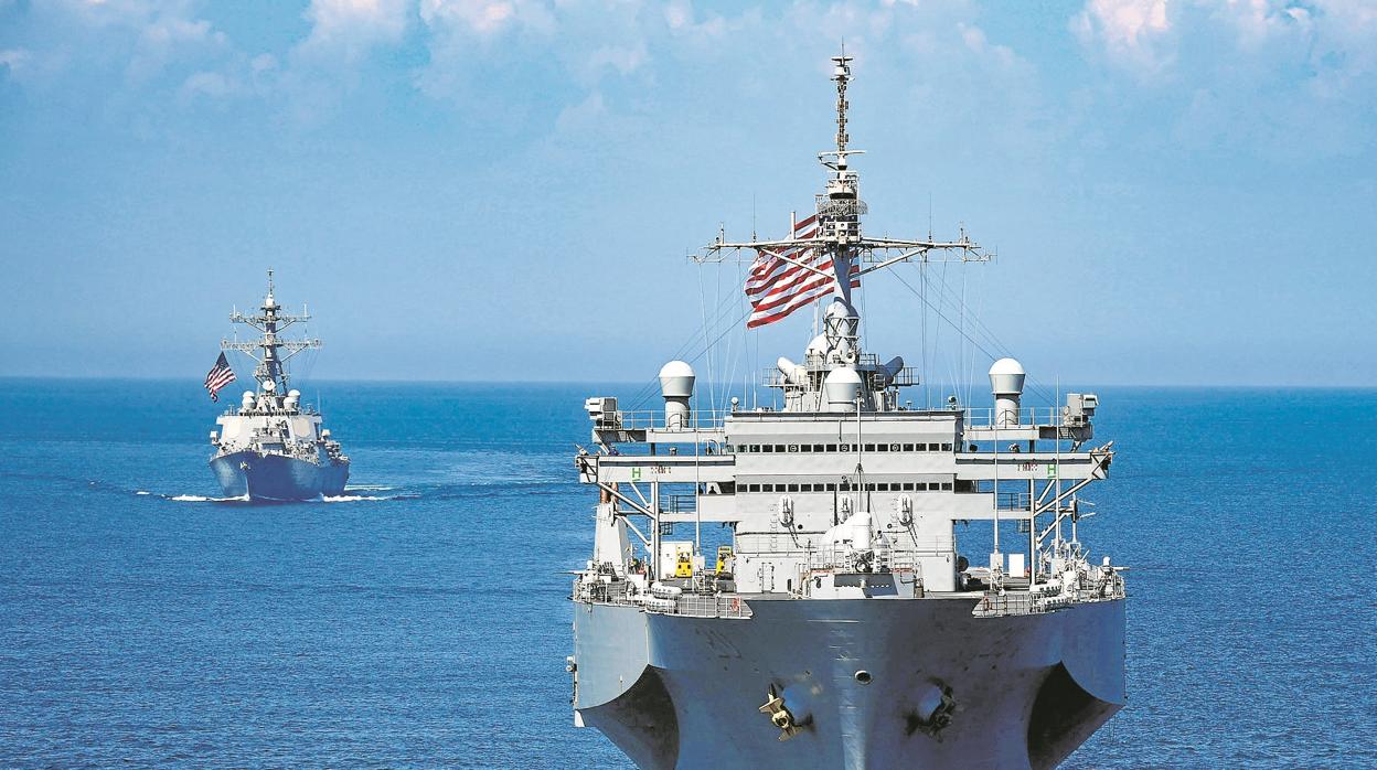 Dos buques de guerra de Estados Unidos patrullan el pasadoviernes por el Mar Negro