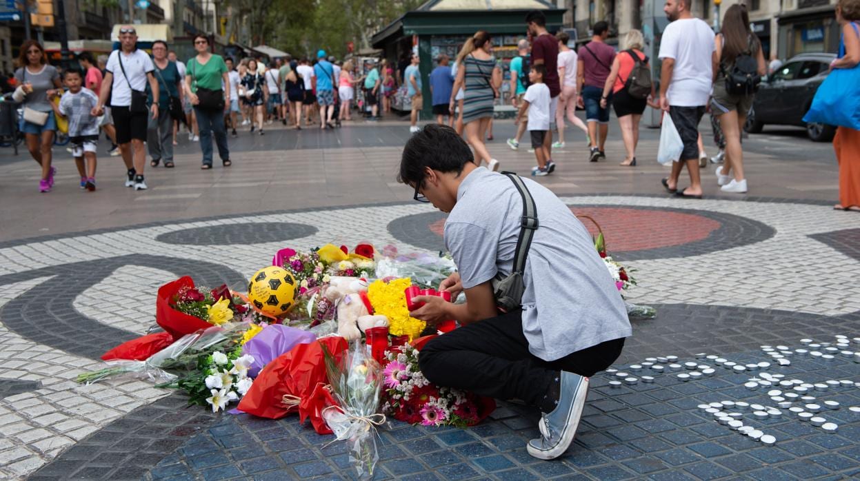 Homenaje a las víctimas del atentado de las Ramblas en Barcelona