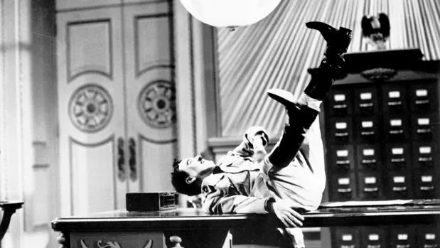 Fotograma de la película "El gran dictador" con Chaplin