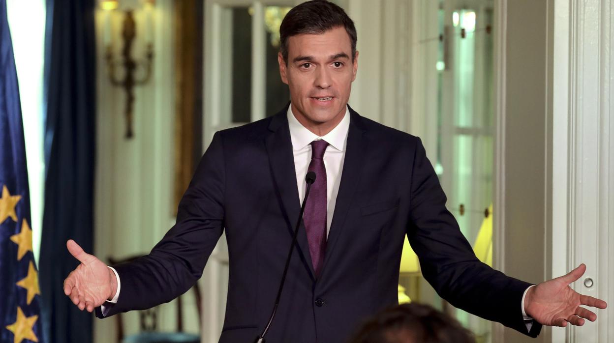 Pedro Sánchez durante una rueda de prensa en la sede del embajador en Nueva York