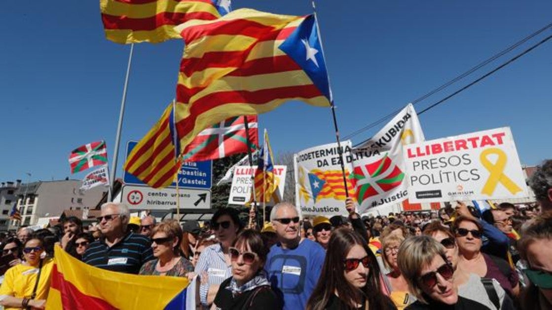 Manifestación de rechazo a la sentencia que confirma las penas de 2 a 13 años de cárcel a los autores de la agresión a dos guardias civiles y sus parejas