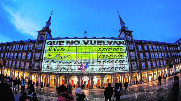 Podemos imita a Torra en campaña