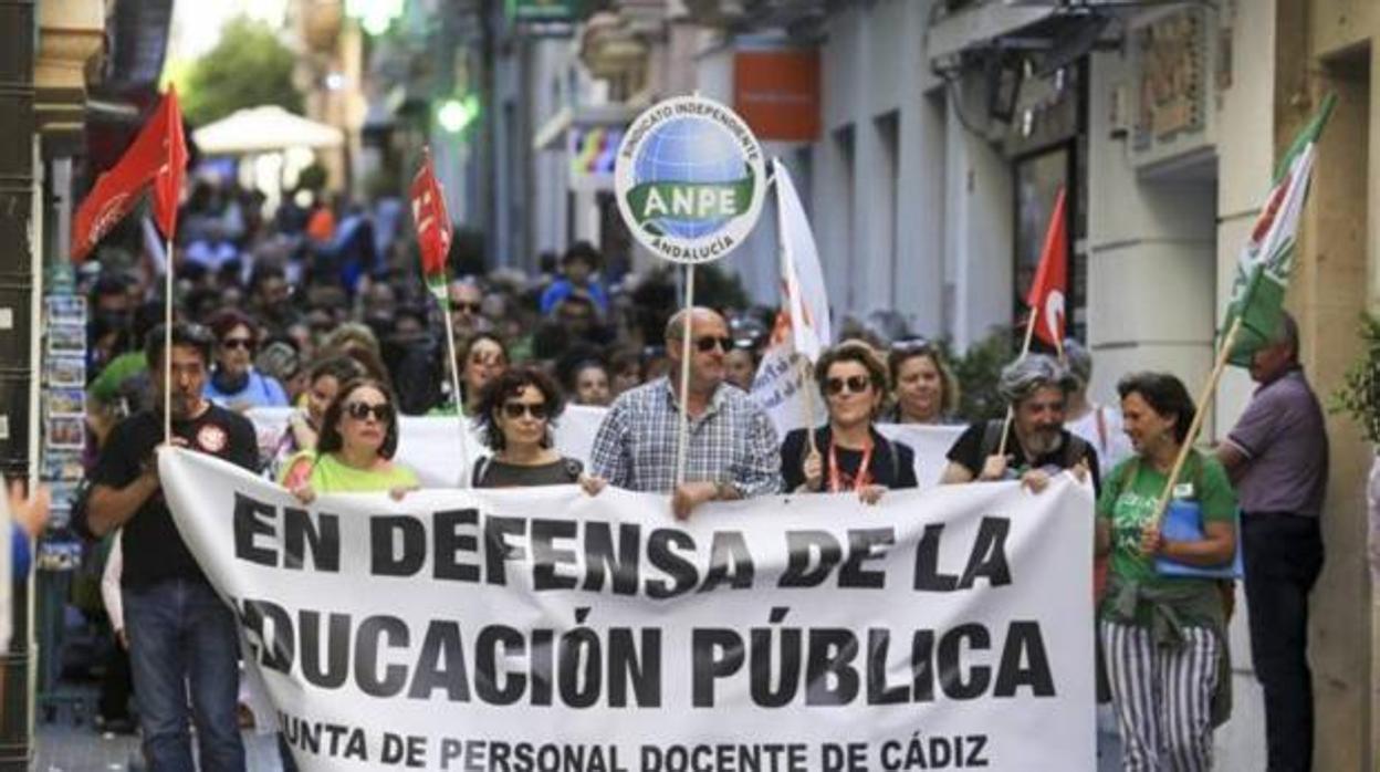 La Voz de Cádiz: Educación victimista