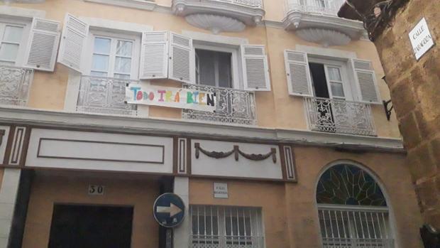 Los héroes luchan en casa